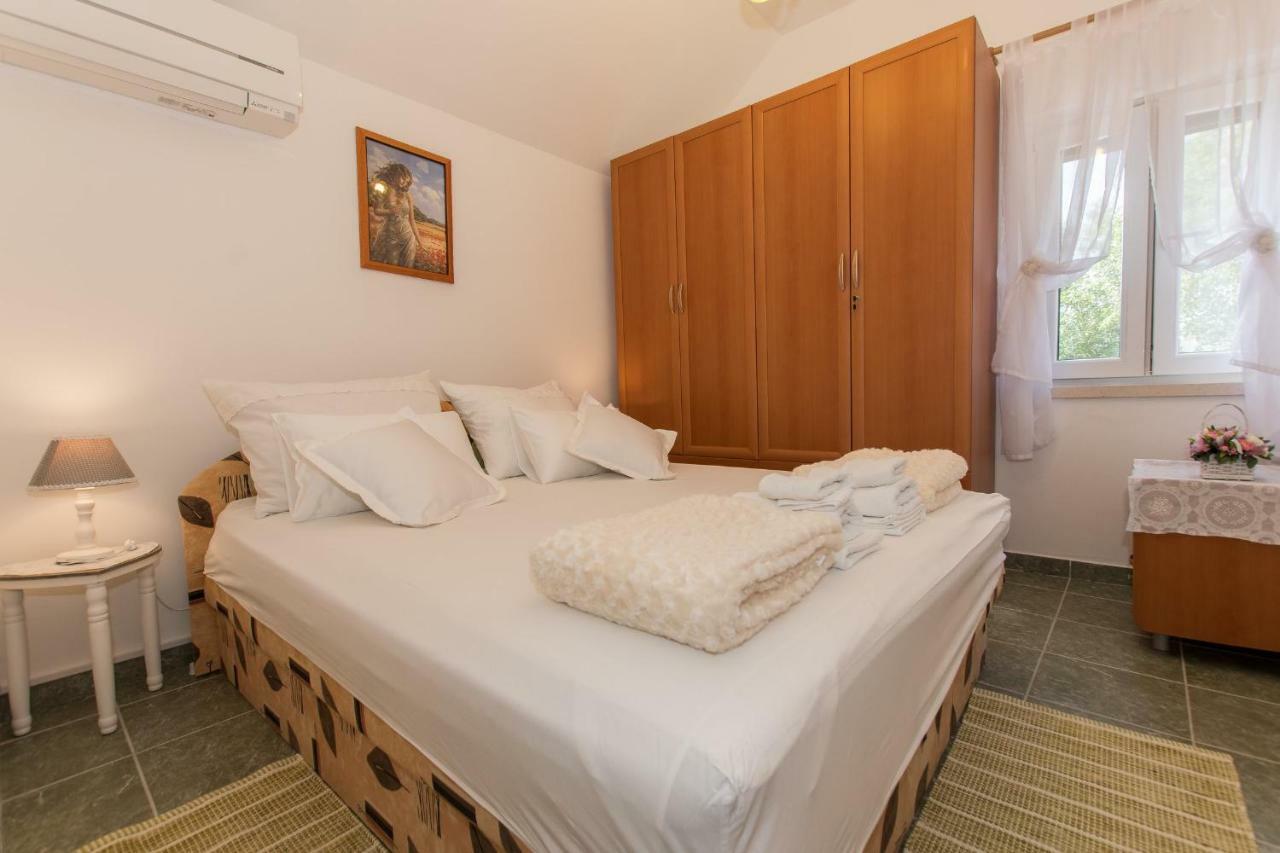 Holiday Home Godinj Donje Rascane Exteriér fotografie